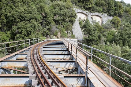 Schmalspurbahn-Schienen der Pilion-Bahn auf der Pilion-Halbinsel