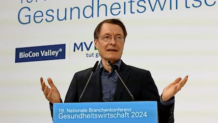 Bundesgesundheitsminister Karl Lauterbach (SPD) beschwor auf der Nationalen Branchenkonferenz Gesundheitswirtschaft in Rostock die „Zeitenwende“ auch für die medizinische Versorgung im Land.