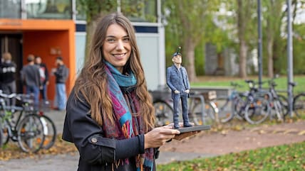 Louisa Belz freut sich über ihren Preis.