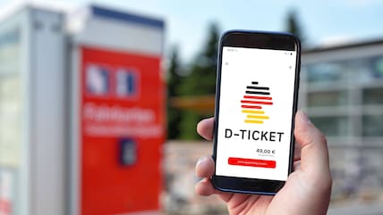 Mobile App für 49-Euro-Ticket, auch Deutschlandticket genannt, für den öffentlichen Nahverkehr.