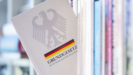 Das Grundgesetz soll krisensicher werden – doch der Weg dahin bietet reichlich Diskussionspoteinzial. (Symbolbild)