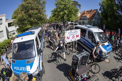 Tausende Teilnehmerinnen und Teilnehmer kamen zur „Razzia im Villenviertel“.