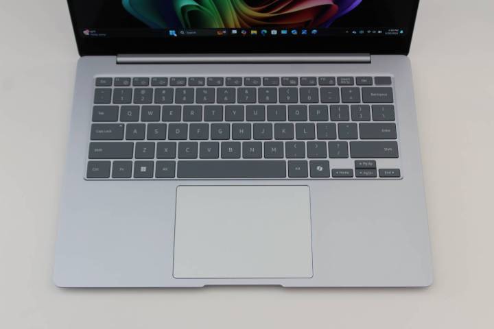The keyboard and trackpad of the Galaxy Book4 Edge.