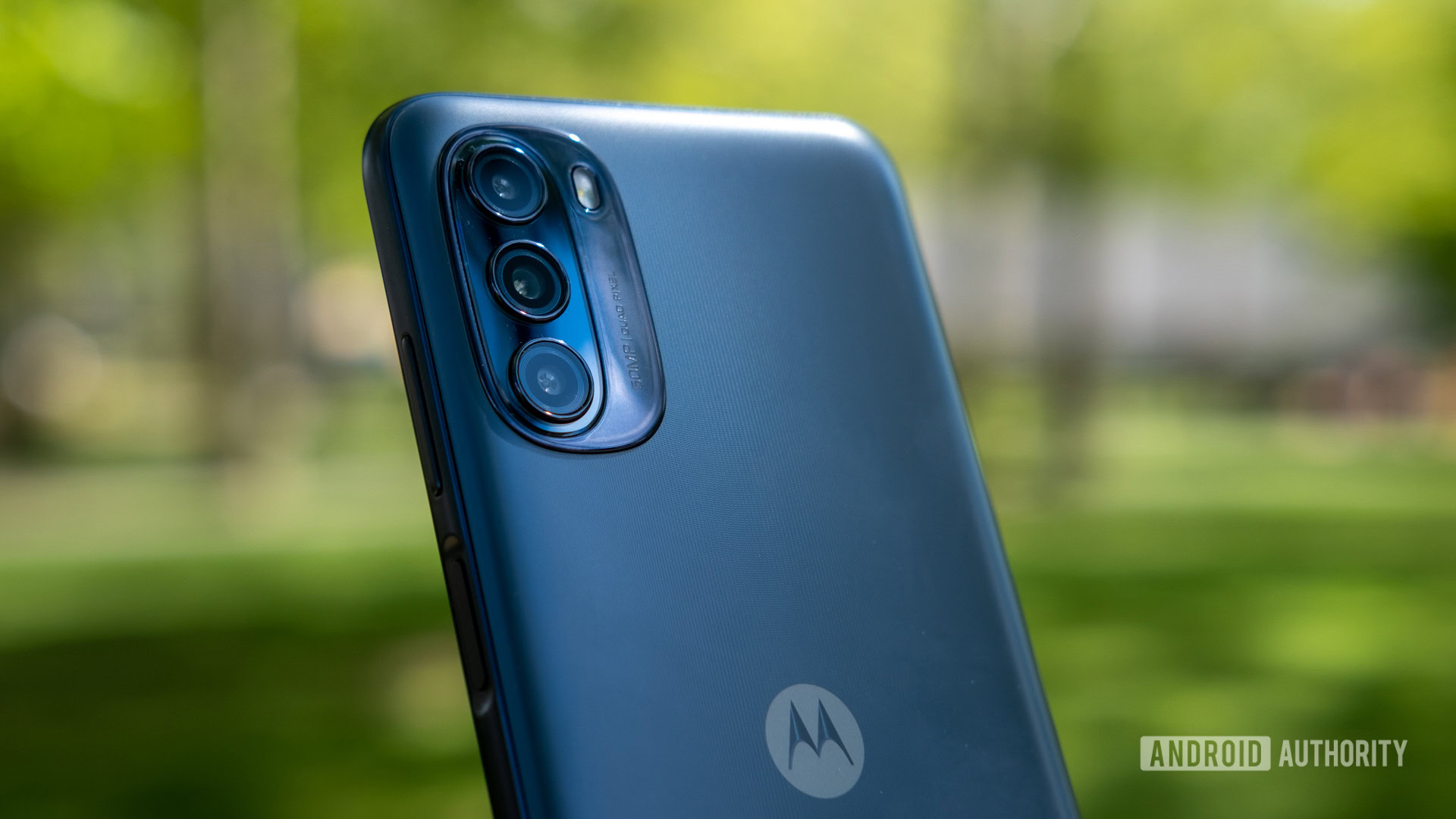 motorola moto g 5g cameras and buttons