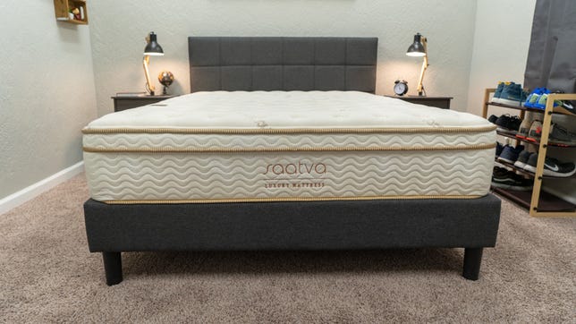 Frontal image of the Saatva Luxury Mattress