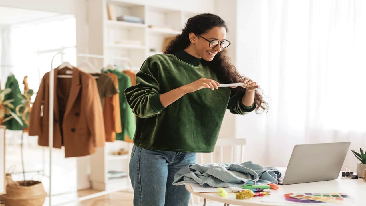 woman-selling-clothes