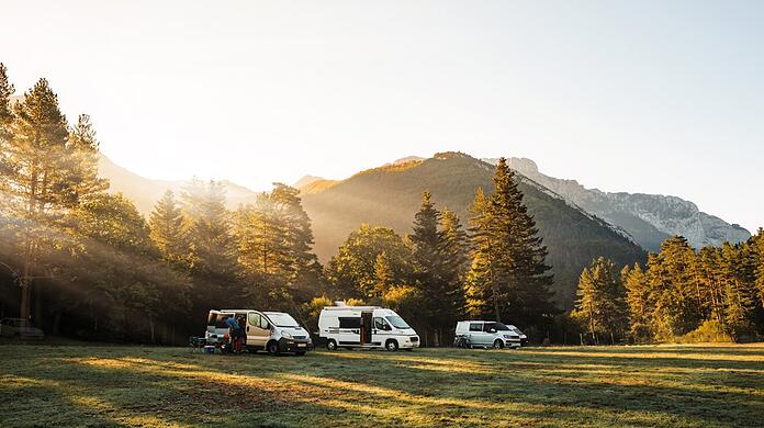 Bevor es auf Tour geht, sollten Camper oder Wohnmobil noch einmal richtig durchgecheckt werden.