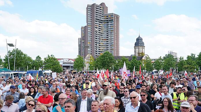 Mehrere Tausend Teilnehmer gingen in Mannheim gegen eine Demonstration der AfD auf die Straße.