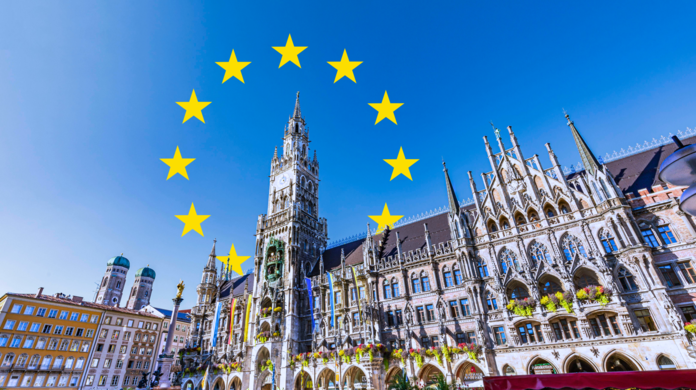 Münchner Rathaus mit Europa-Sternen