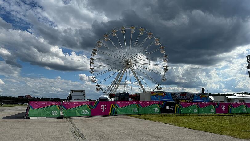 Fast wie auf der Wiesn: Ein Riesenrad, von dem man das Konzert auch hat sehen können - aus erhöhter Position.