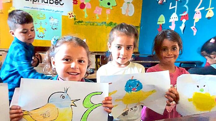 Auch Malen ist Teil des Unterrichts der Zeltschule in der Bekaa-Ebene im Libanon.