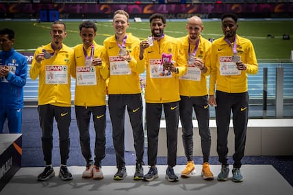 Auch die Männer schafften es im Halbmarathon aufs Treppchen. Simon Boch, Samuel Fitwi Sibhatu, Richard Ringer, Hendrik Pfeiffer, Amanal Petros und Filimon Abraham holten Bronze.