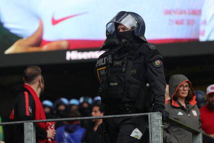 Polizisten beim Spiel zwischen der Türkei und Georgien.